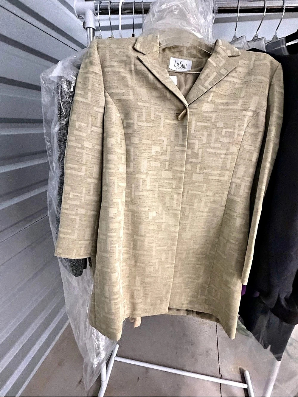 Le Suit Geometric 3-Piece Suit Tan Size 6P Like New